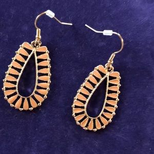 NEW!⚡️⚡️SALE⚡️⚡️ LIGHT PEACH/GOLD LATTICE EARRINGS